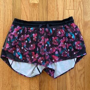 EUC Lululemon Hotty Hot Short 4”